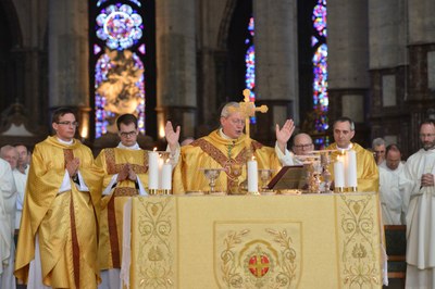 Liturgie eucharistique avec les nouveaux ordonnés