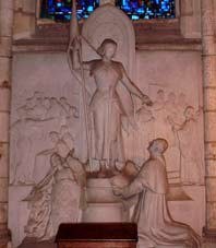 Statue Jeanne-d-arc_Cathédrale.Beauvais.jpg
