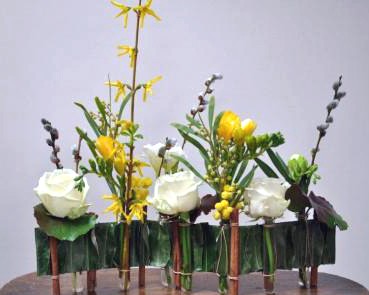 paques 2011 - chemin de table en fleurs.jpg