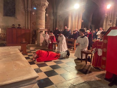 Vendredi Saint - Grande prostration du prêtre et vénération de la Croix