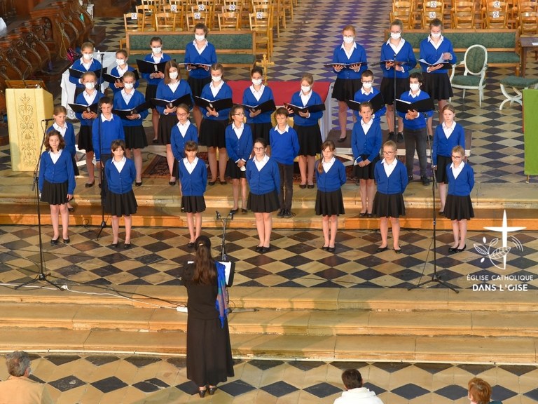 2. Chorale maîtrisienne de l'Institution du Saint-Esprit et Violaine Colin